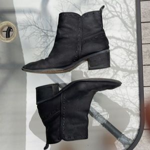 Donald Pliner black leather boots size 10